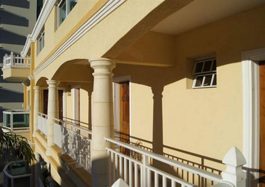 Baker'S Suites Simpson Bay Exterior photo